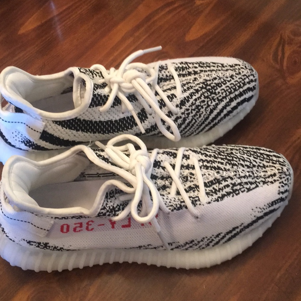 Adidas Yeezy Boost 350 size men’s 8 1/2 , W 10